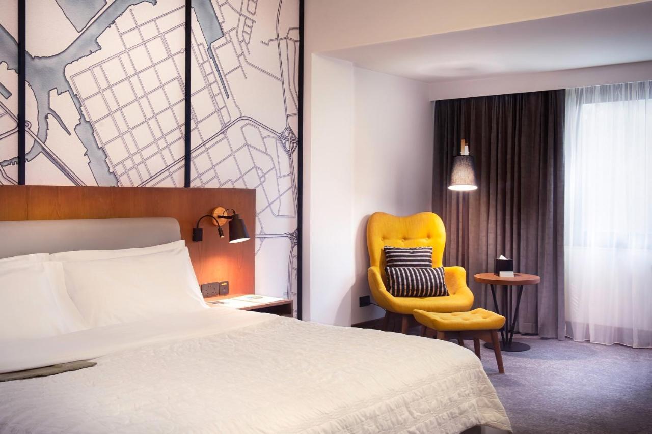 Le Meridien Abu Dhabi Bagian luar foto A room at the hotel