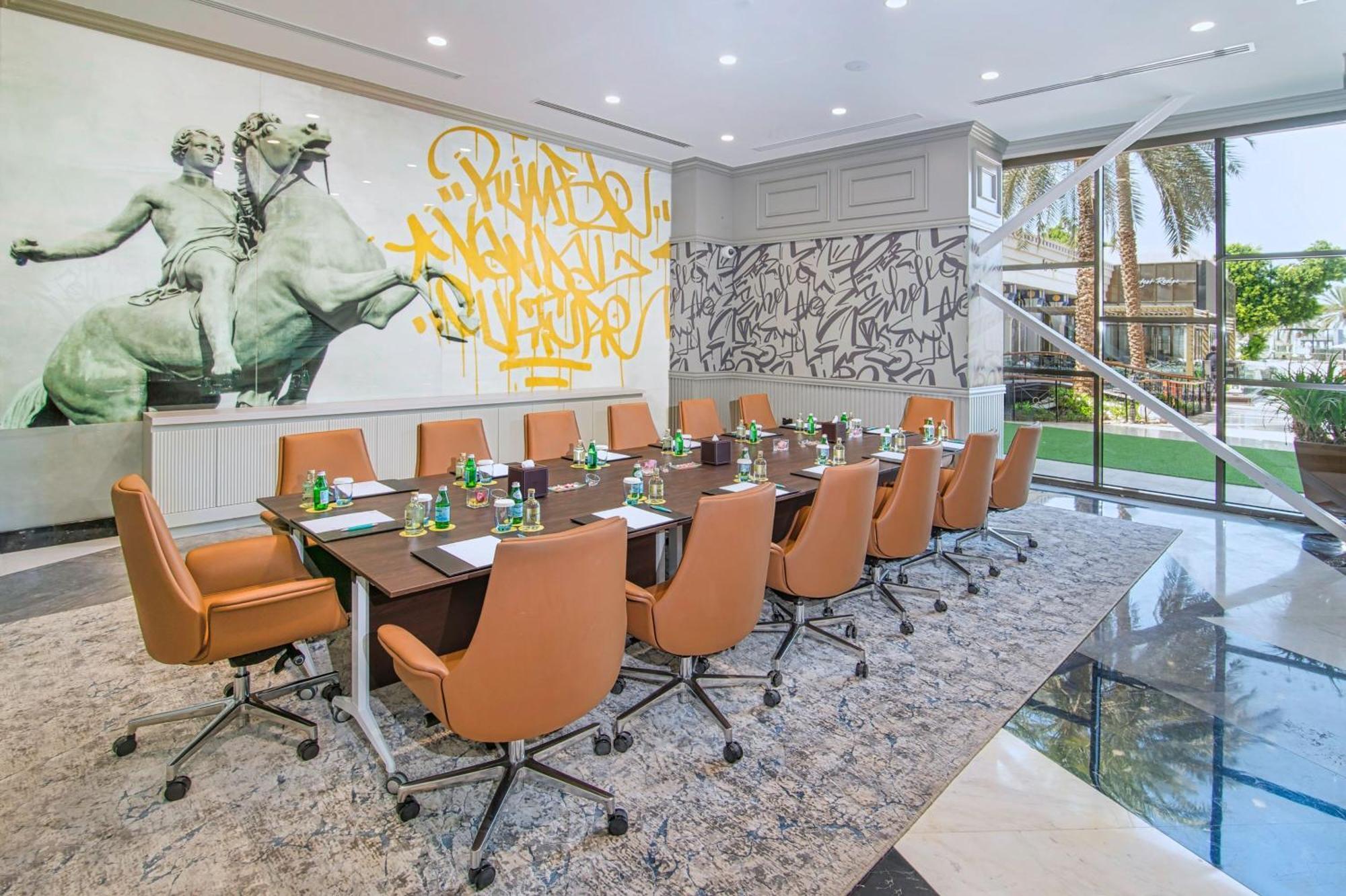 Le Meridien Abu Dhabi Bagian luar foto Meeting room
