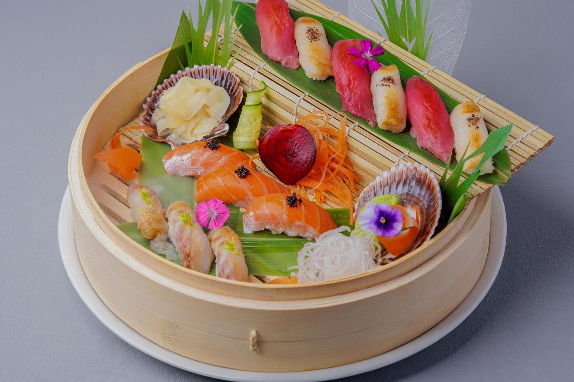 Le Meridien Abu Dhabi Bagian luar foto Sushi